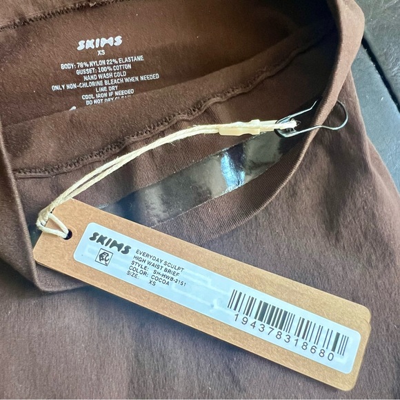 NWT Skims Everyday Sculpt High Rise Brief - Cocoa - XS - Picture 7 of 7